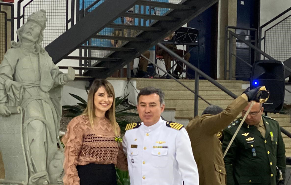 Procuradora-geral, Elke Andrade, e o capitão dos portos de Minas, Nicácio Araújo (Foto: Divulgação)